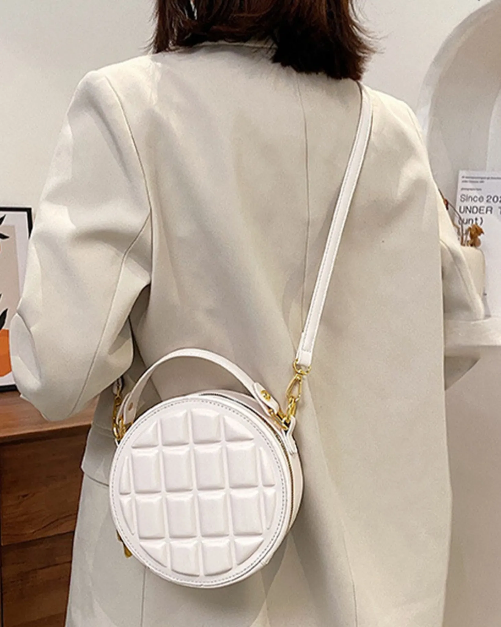 Canteen, crossbody bag, round with Waffle pattern, 2 color options