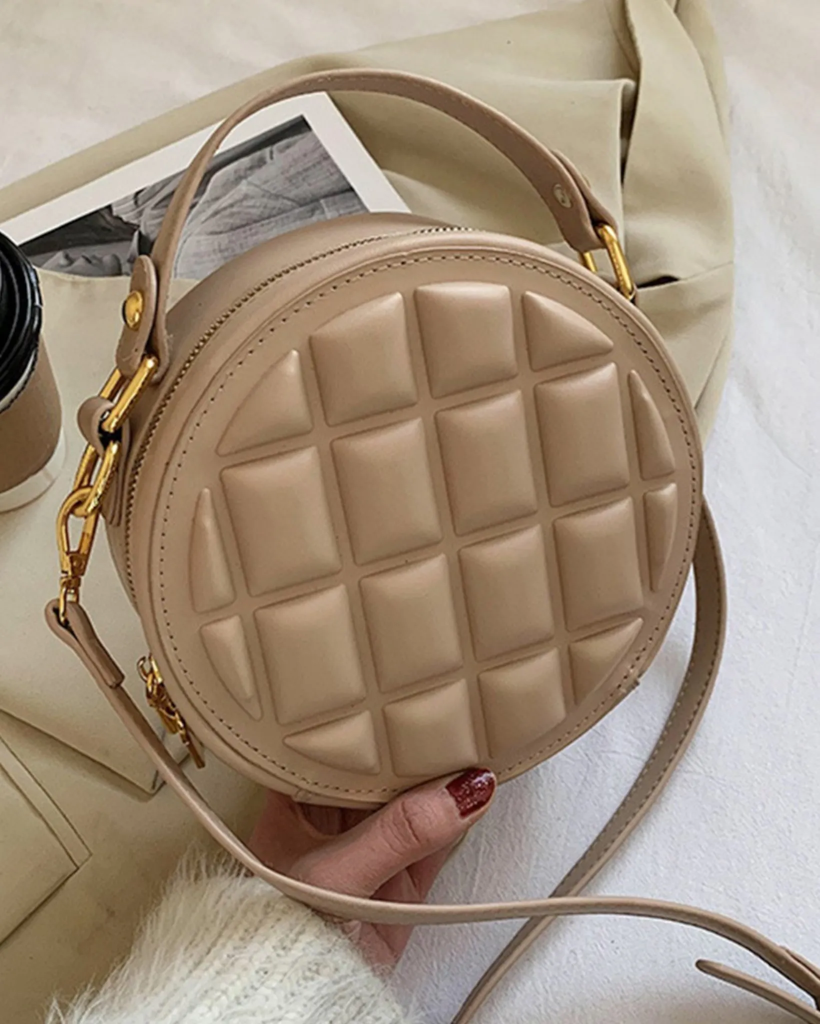 Canteen, crossbody bag, round with Waffle pattern, 2 color options