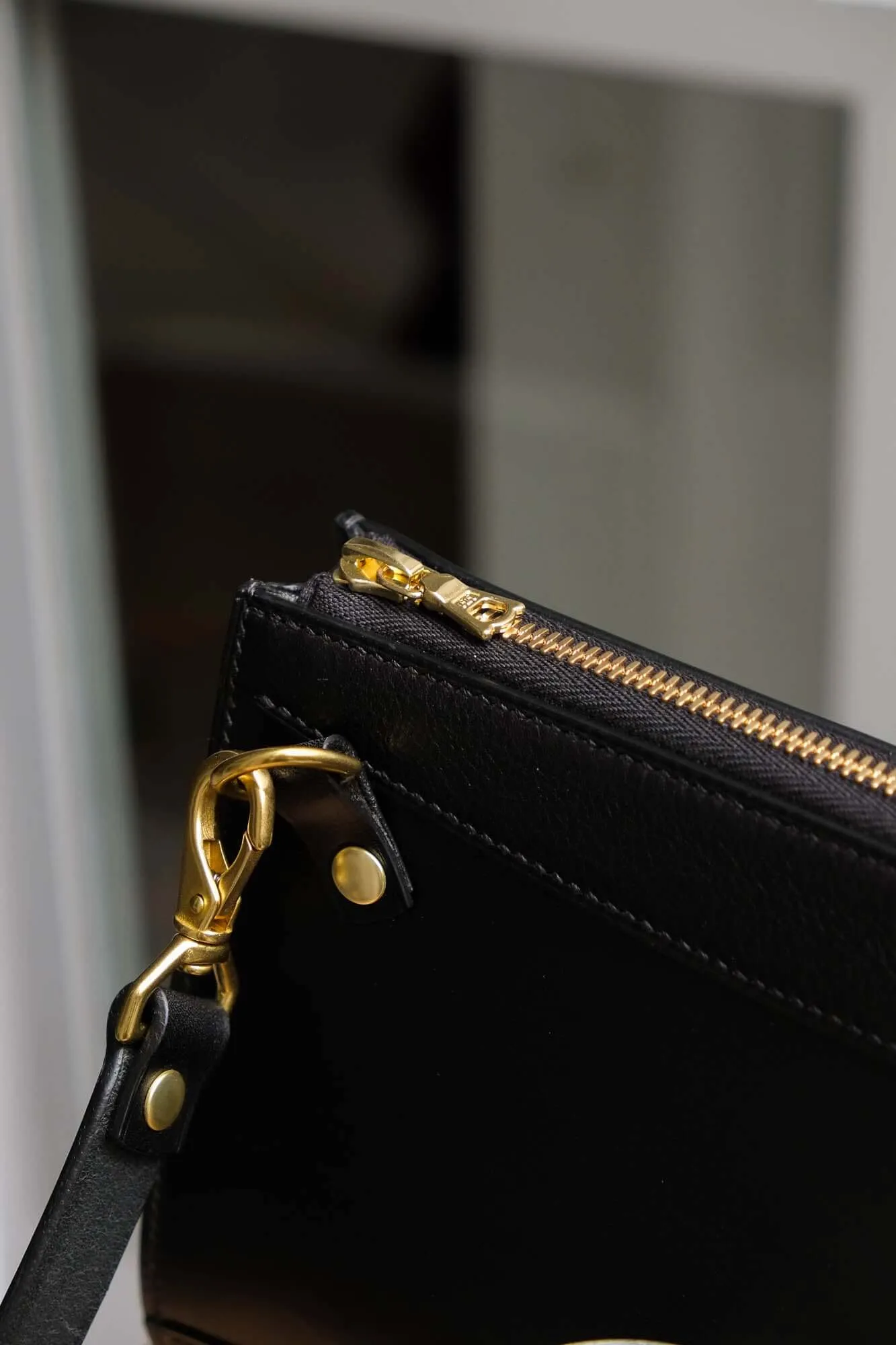 'CLOE' TUMBLED CROSSBODY BAG