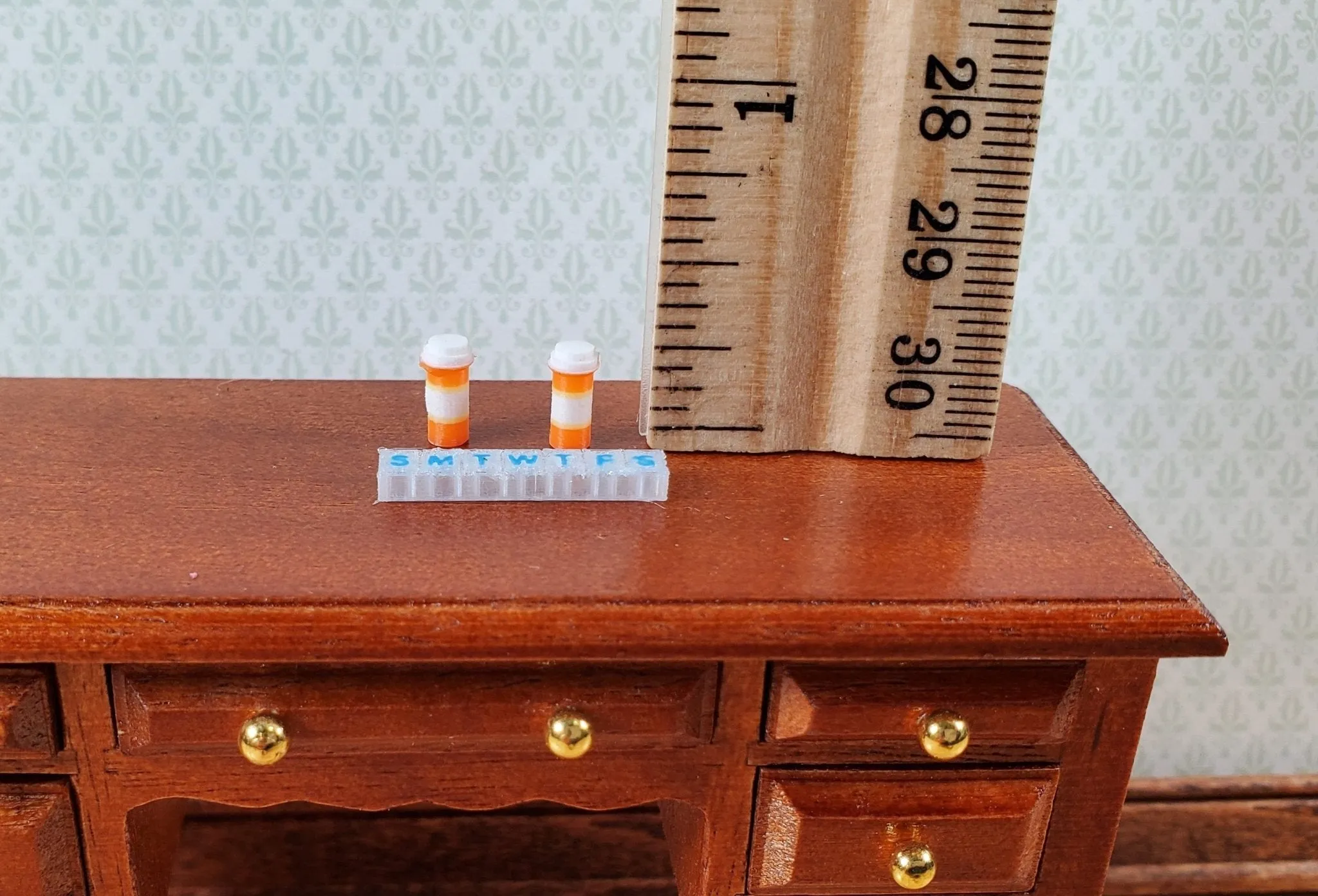 Miniature Prescription Pill Bottles and Pill Organizer Planner Tiny 1:12 Scale