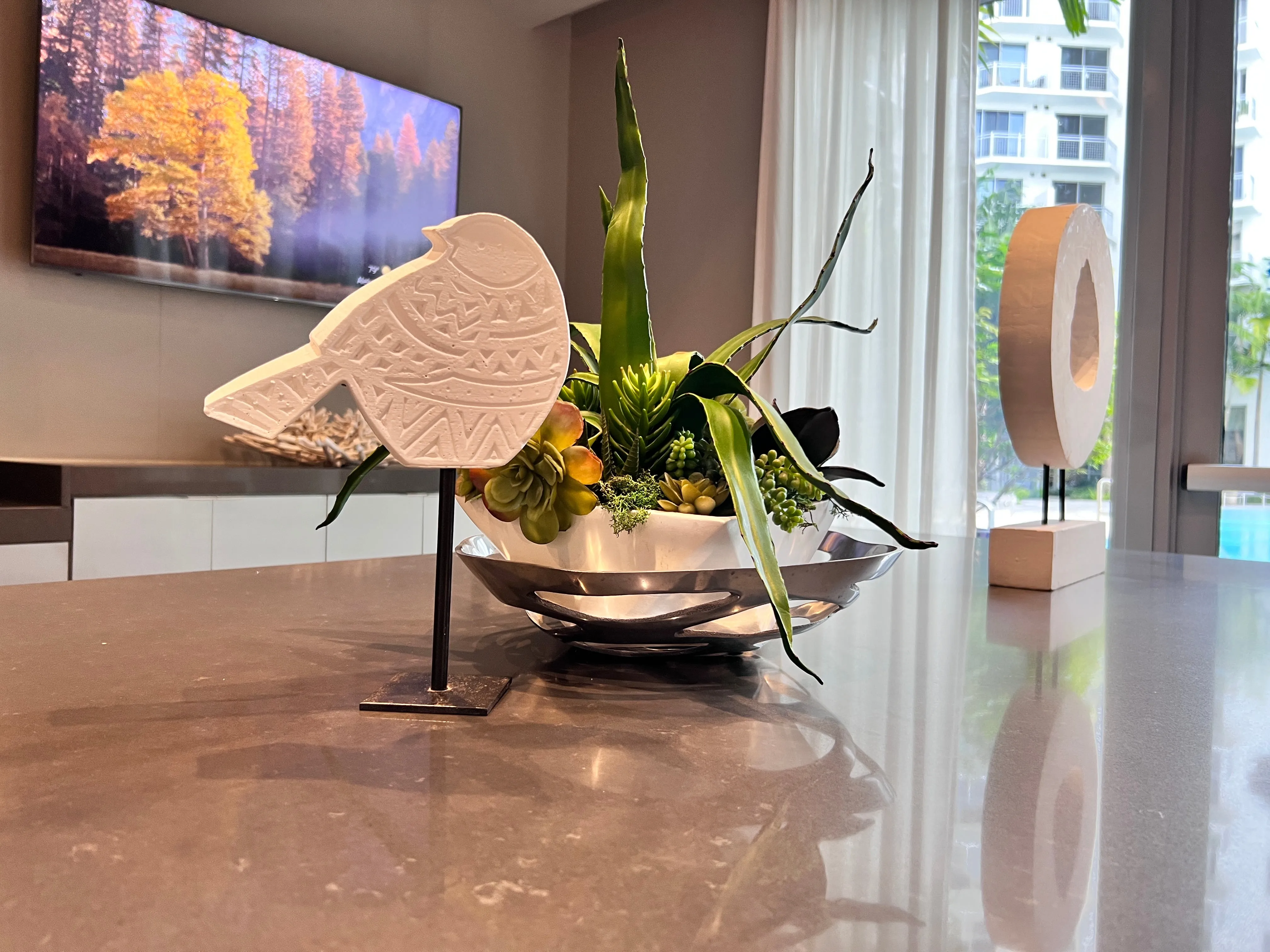 SMALL BIRD DECORATION, STANDING BIRD STATUE FOR YOU OR AS A GIFT. CHEAP HOME DECOR FEATURING A BIRD.