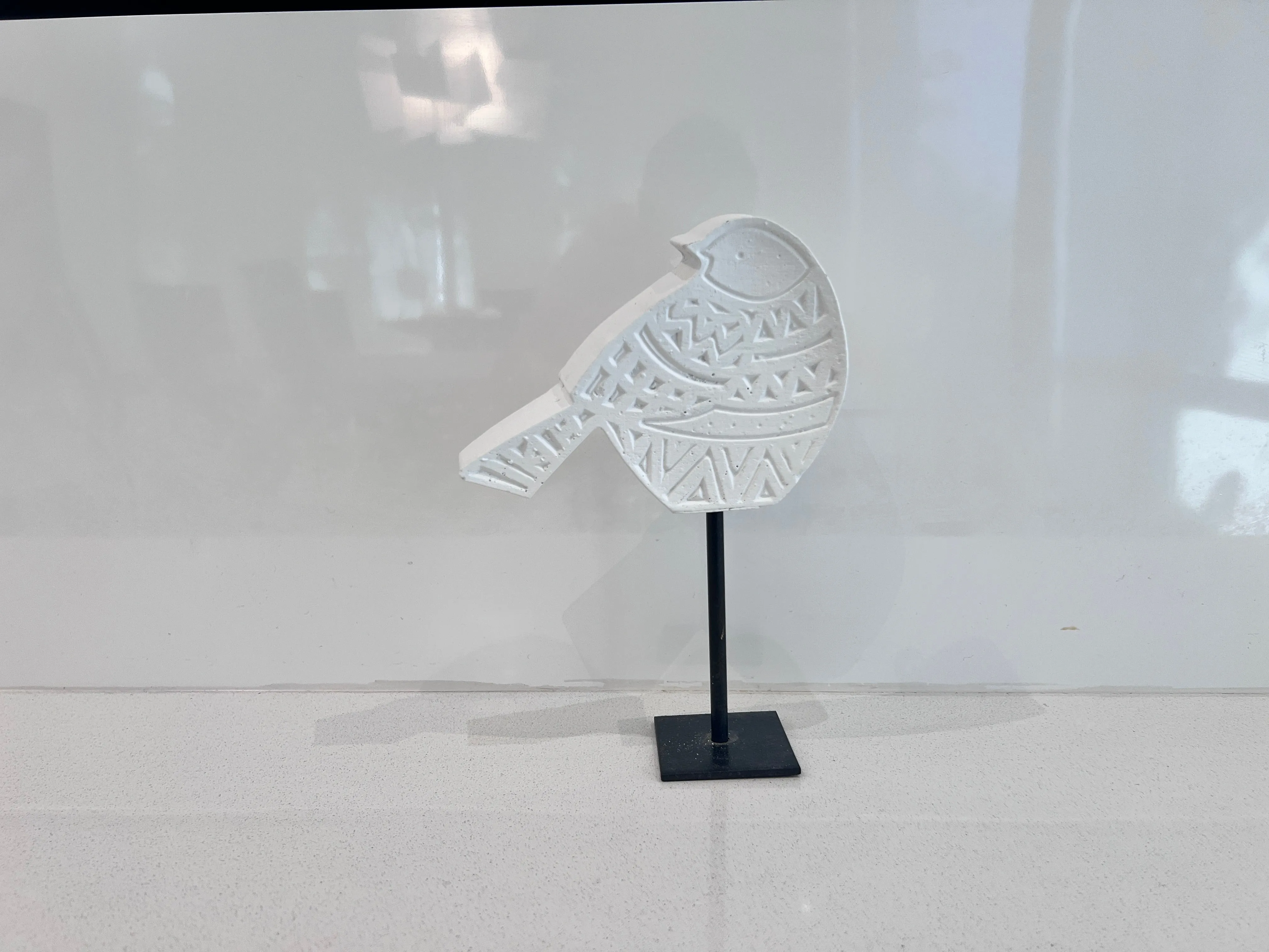 SMALL BIRD DECORATION, STANDING BIRD STATUE FOR YOU OR AS A GIFT. CHEAP HOME DECOR FEATURING A BIRD.