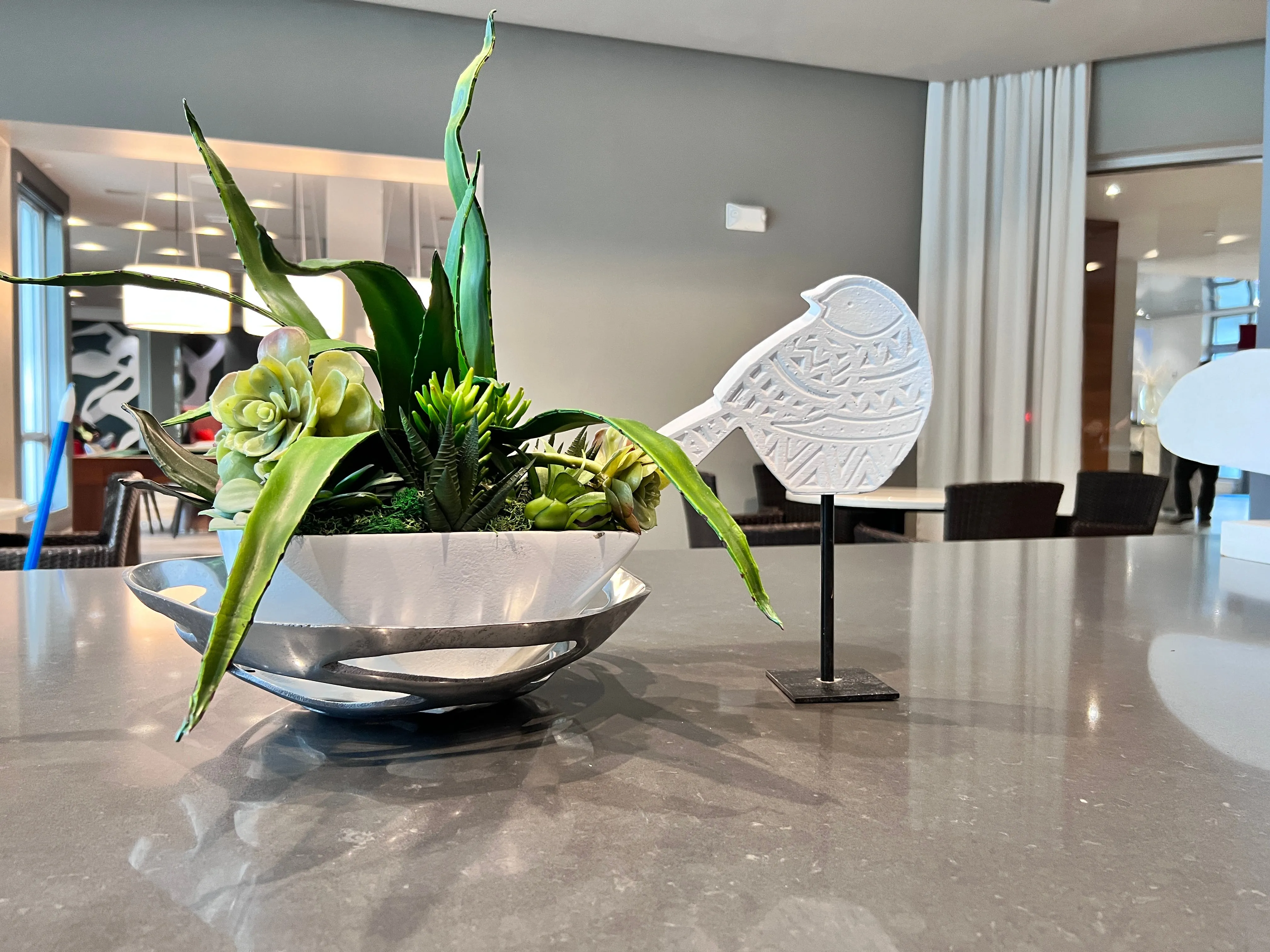 SMALL BIRD DECORATION, STANDING BIRD STATUE FOR YOU OR AS A GIFT. CHEAP HOME DECOR FEATURING A BIRD.