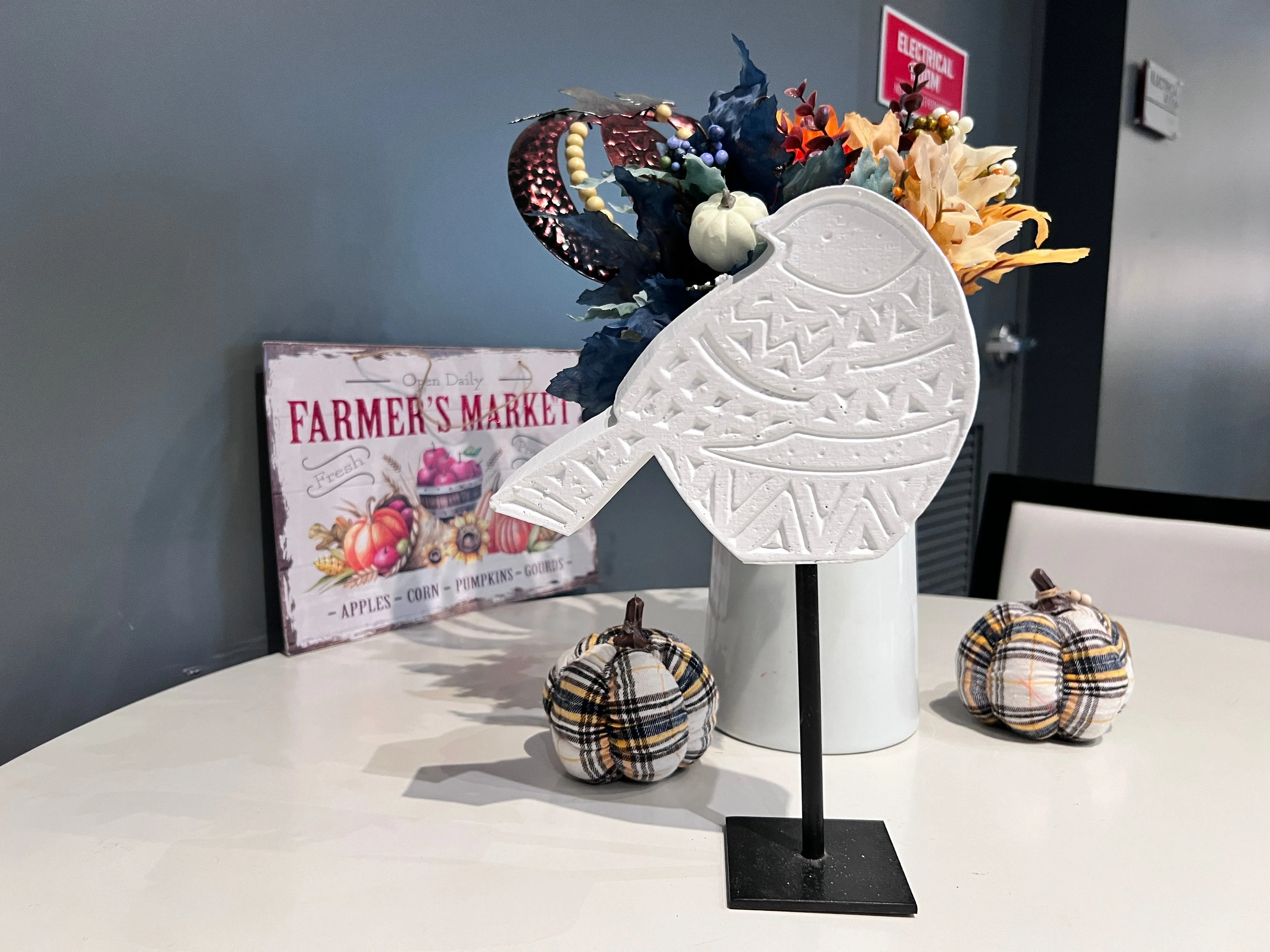 SMALL BIRD DECORATION, STANDING BIRD STATUE FOR YOU OR AS A GIFT. CHEAP HOME DECOR FEATURING A BIRD.