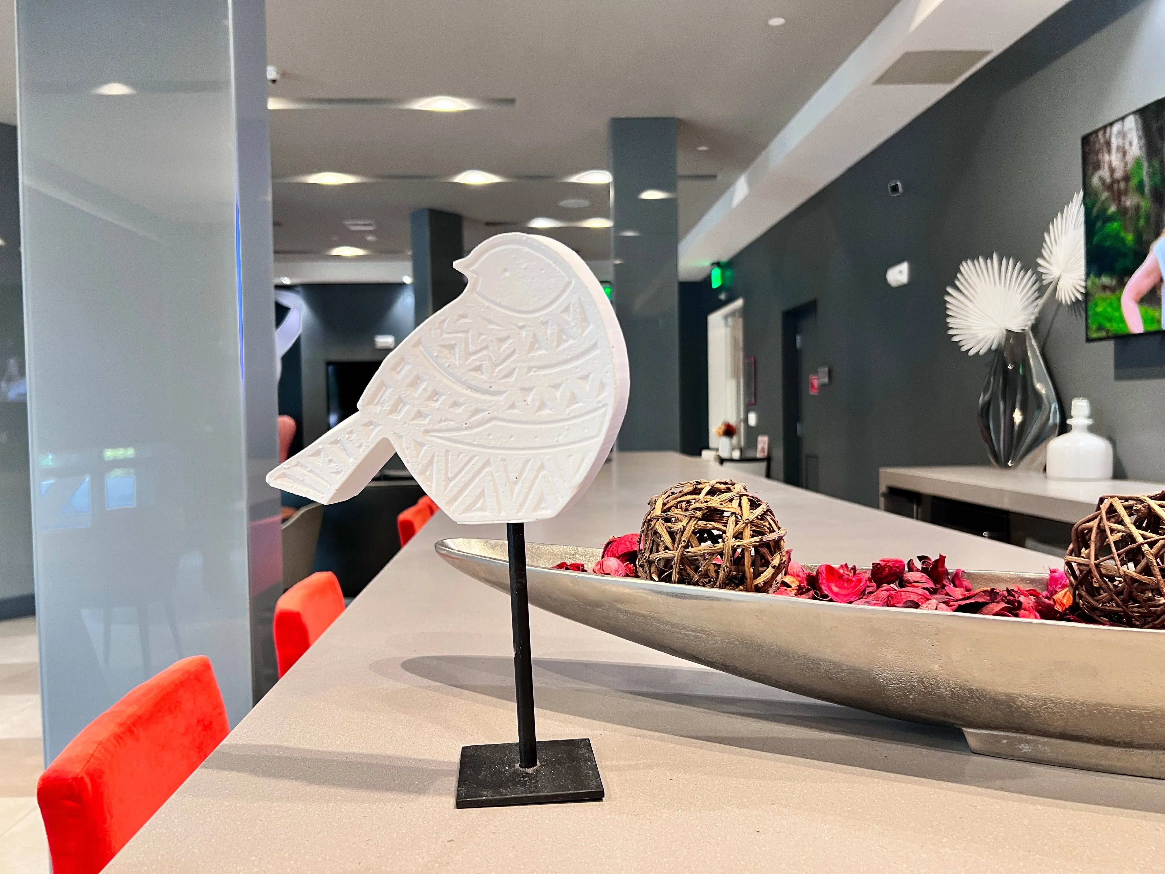 SMALL BIRD DECORATION, STANDING BIRD STATUE FOR YOU OR AS A GIFT. CHEAP HOME DECOR FEATURING A BIRD.