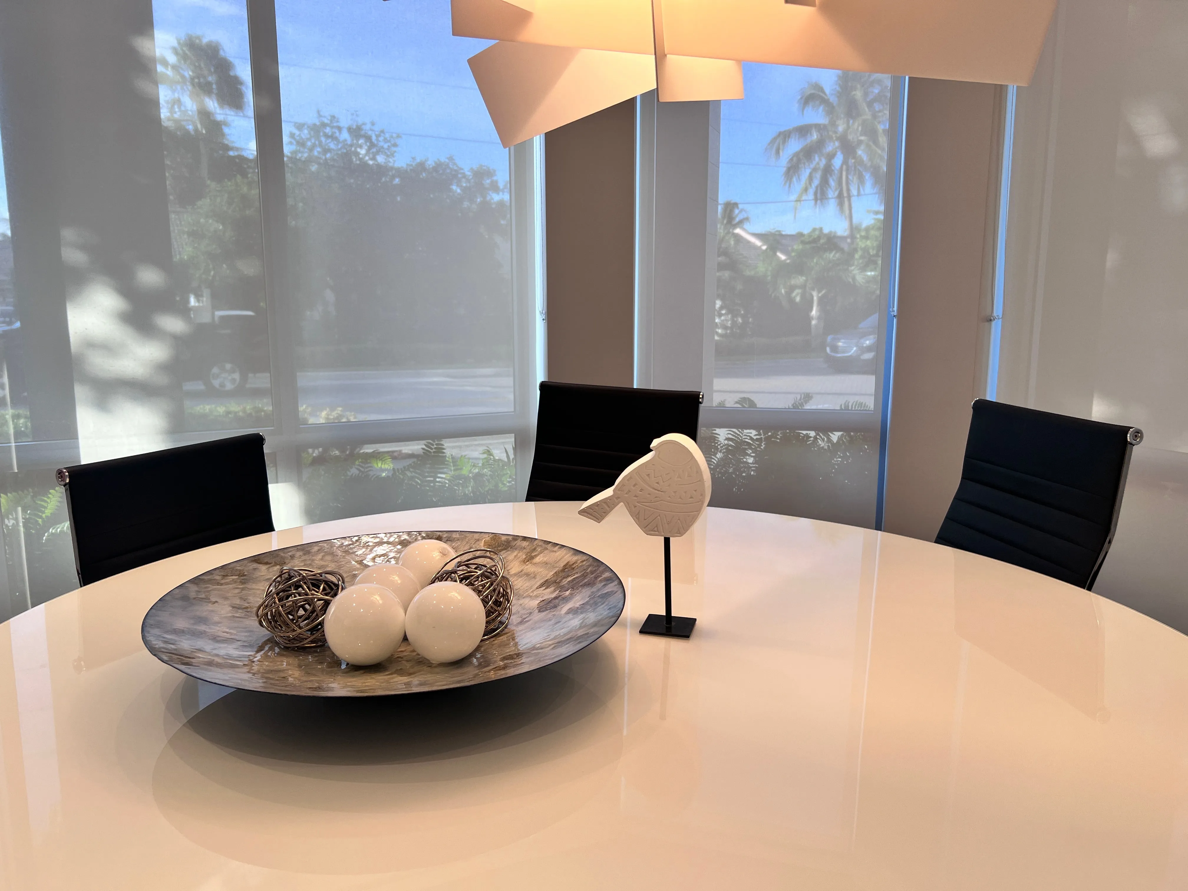 SMALL BIRD DECORATION, STANDING BIRD STATUE FOR YOU OR AS A GIFT. CHEAP HOME DECOR FEATURING A BIRD.